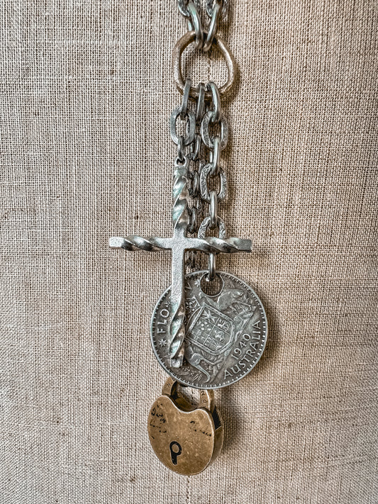 Keepsakes & Mementos Necklace