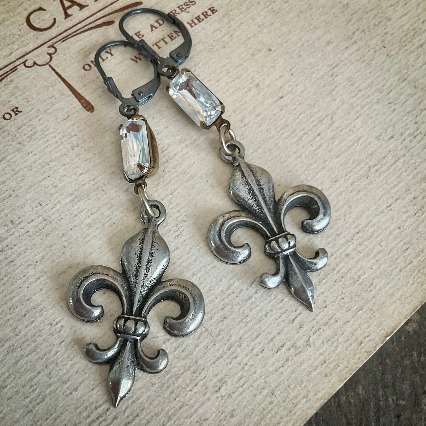 So Chic Earrings