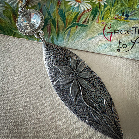 Daisy After Dark Necklace