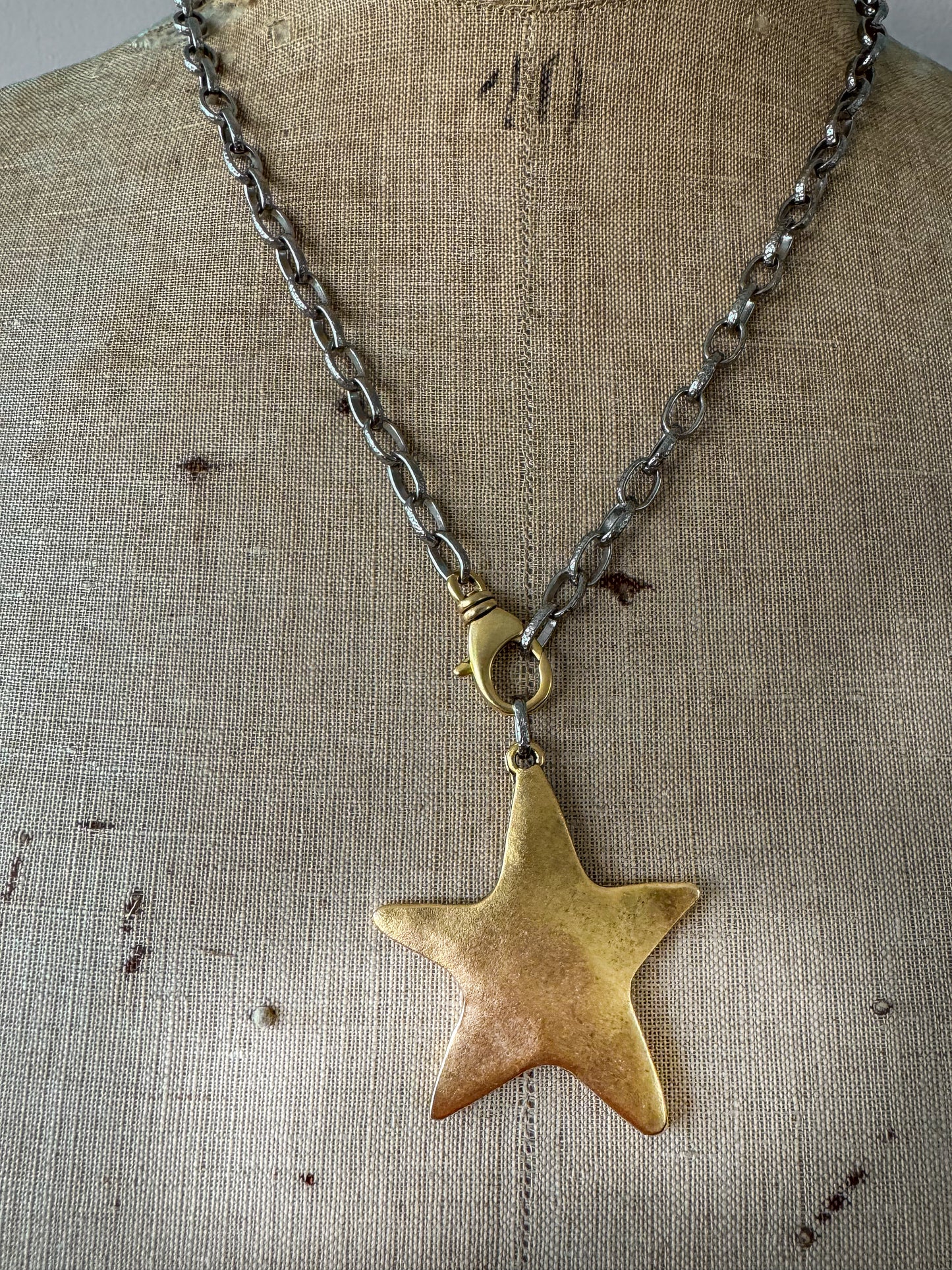 Gazing At Stars Necklace (gold)
