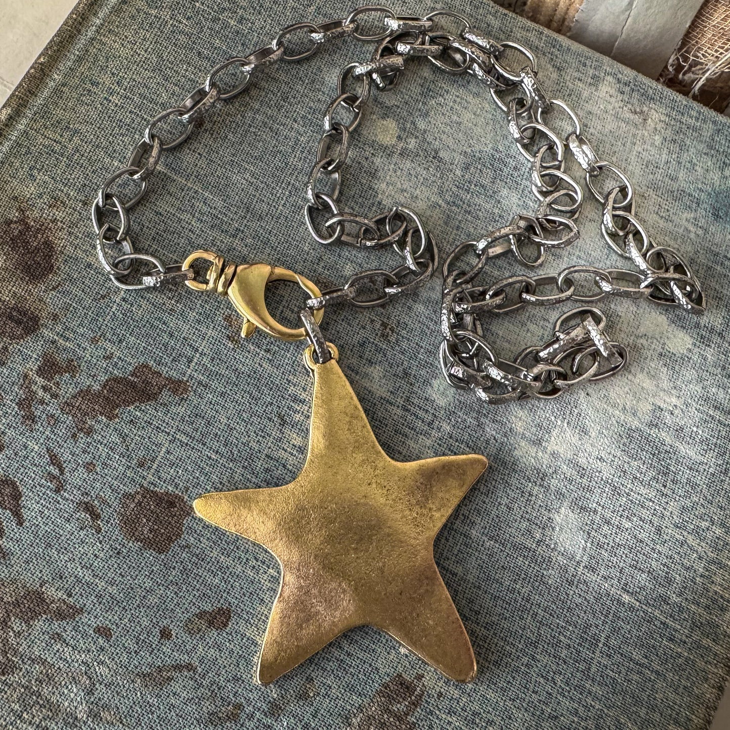 Gazing At Stars Necklace (gold)