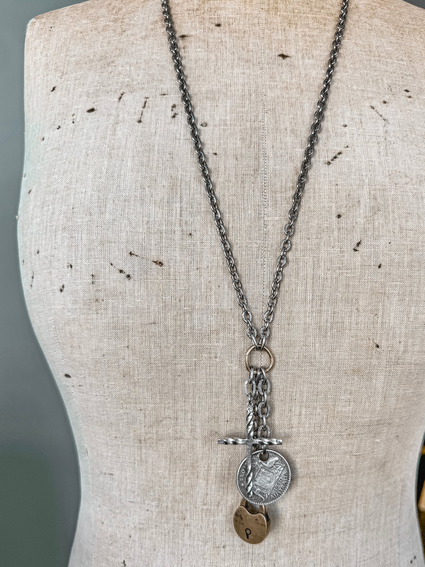 Keepsakes & Mementos Necklace