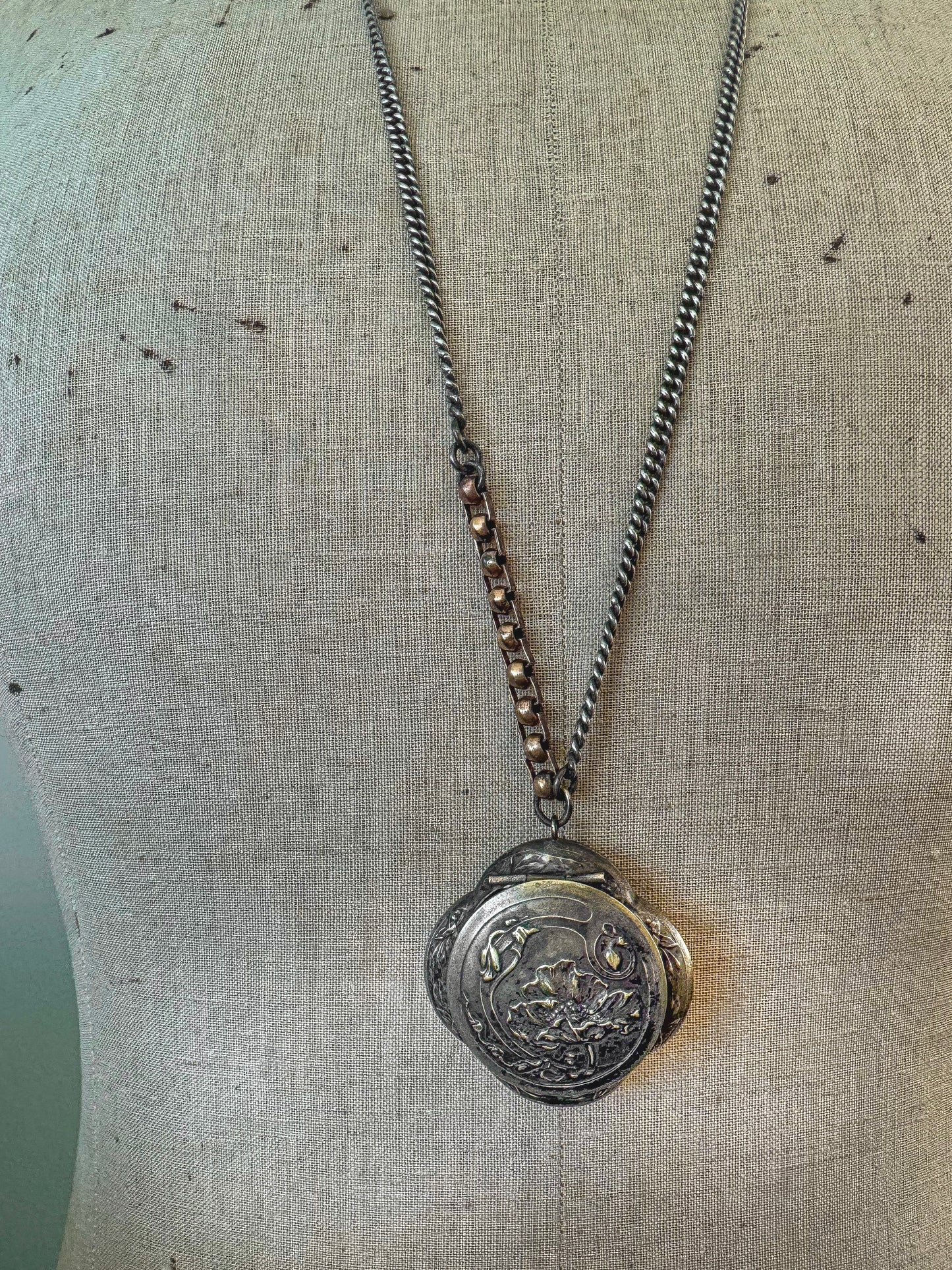 Floral Poudrier Necklace