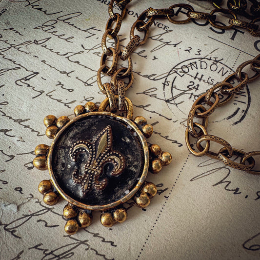 Faded Grandeur Necklace