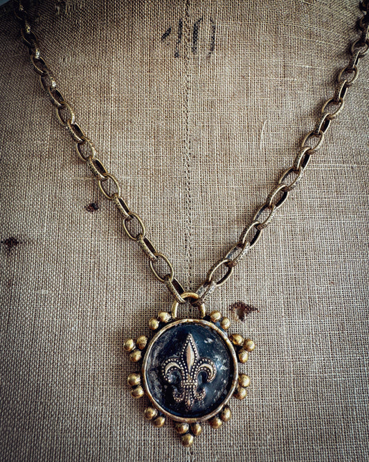 Faded Grandeur Necklace